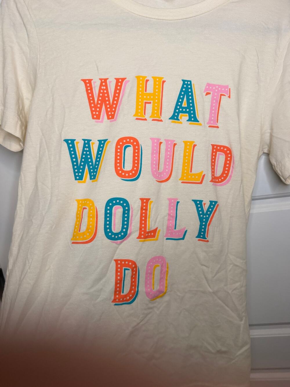 What Would Dolly Do off white pastel T shirt Bella Canvas small Dolly Parton